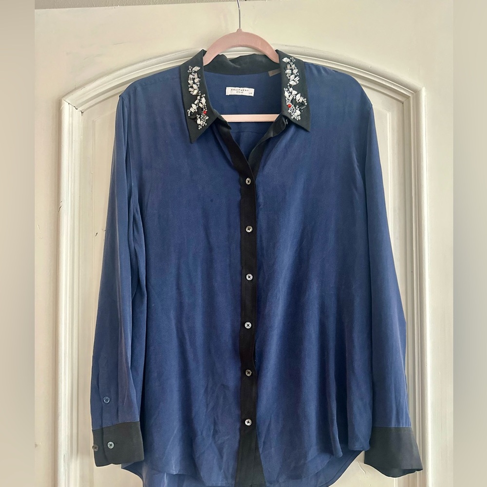 Equipment Silk Blouse with beautiful jeweled collar